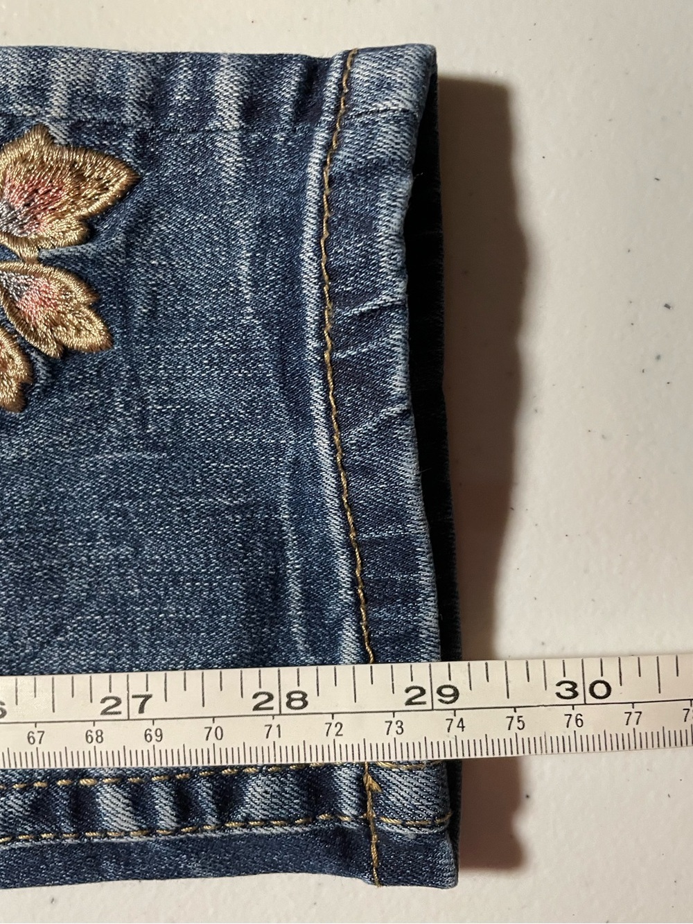 Grace in LA skinny jeans w/ pink and peach floral embroidery pattern. Size 28 - Picture 11 of 12